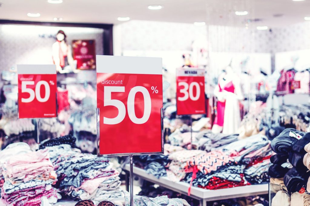 photo of discount sign